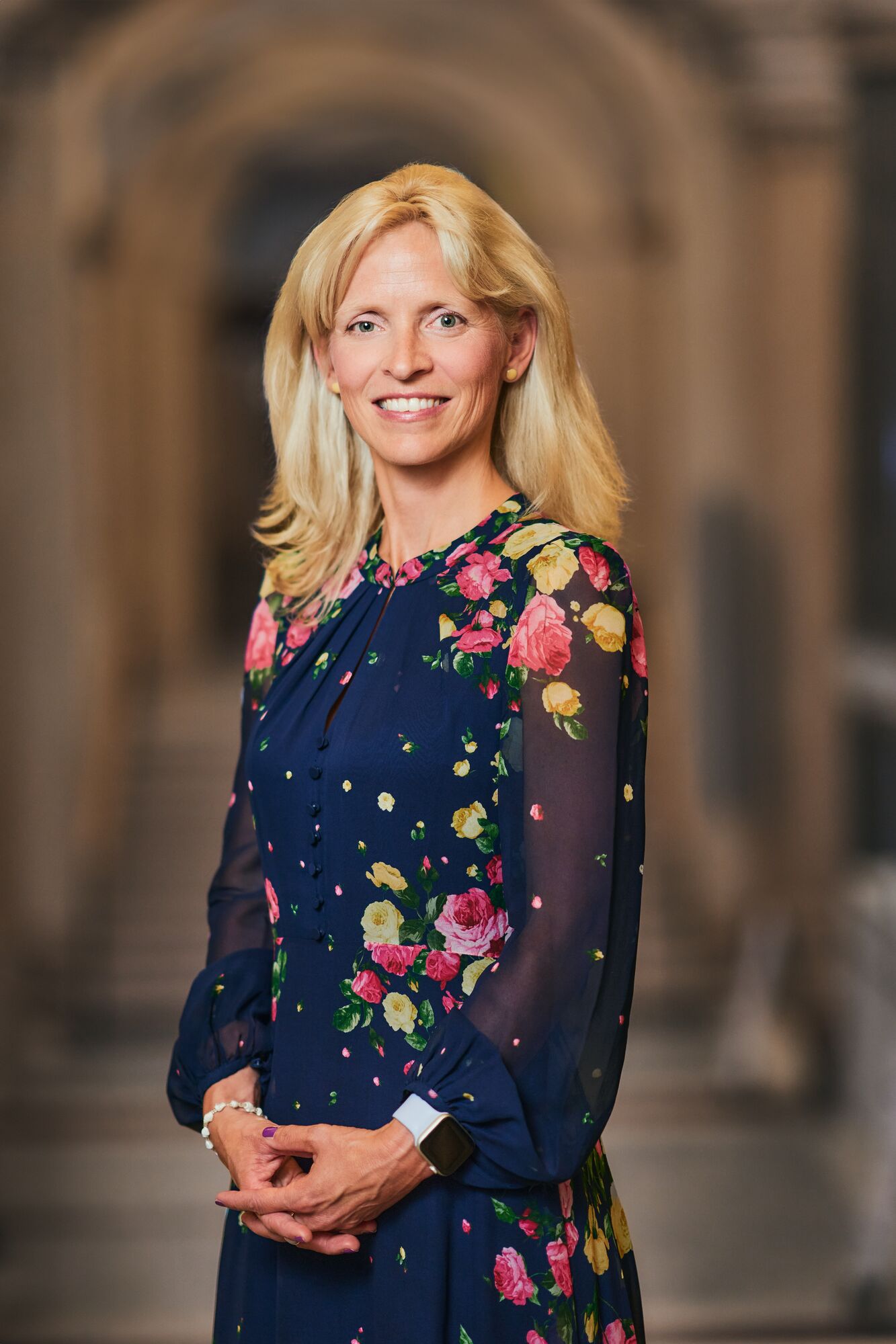 Auf dem Foto ist Prof. Dr. Eva-Lotta Brakemeier kurz nach ihrer Wahl zu sehen.
