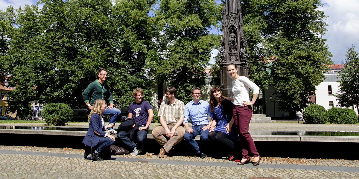 Symbolic image of alumni / group photo on Rubenowplatz