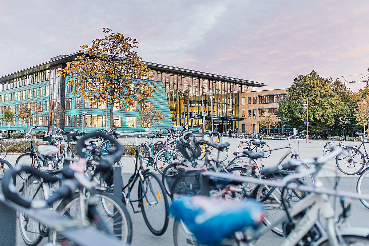 Fahrräder am Berthold-Beitz-Platz - Foto: Till Junker Fahrräder am Berthold-Beitz-Platz - Foto: Till Junker