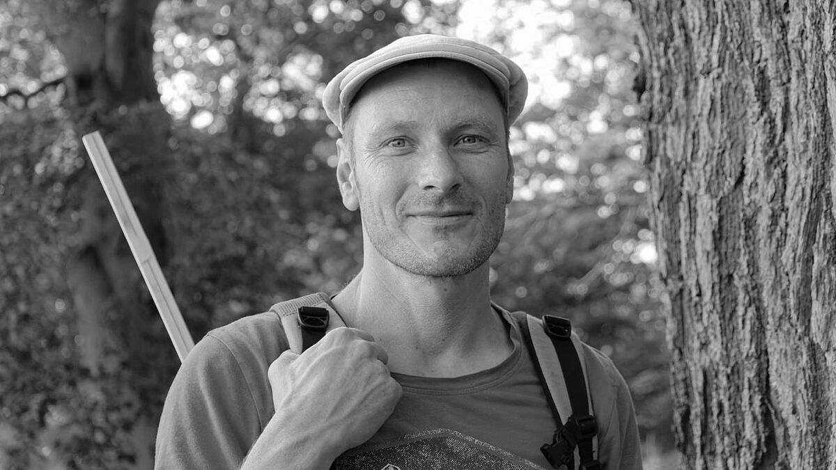 This black and white photo shows Dr Tobias Scharnweber on a tour through the forest.