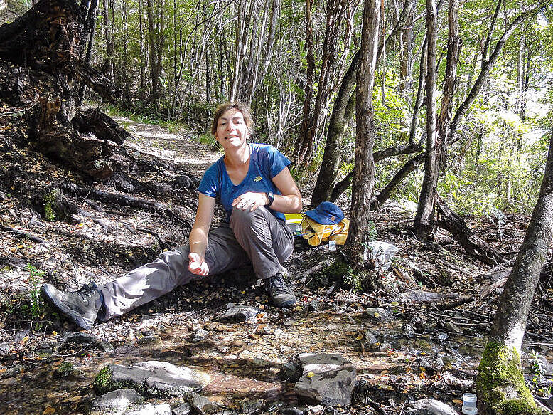 Gerlien Verhaegen at the place of discovery of Obtusopyrgus farri, ©Martin-Haase