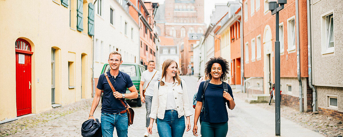 Studierende in der Stadt unterwegs - Foto: Kilian Dorner Studierende in der Stadt unterwegs - Foto: Kilian Dorner