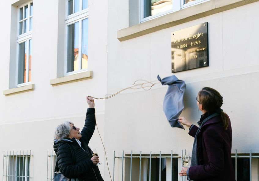 Enthüllung der Gedenktafel für Konrat Ziegler, © Lukas Voigt, 2021