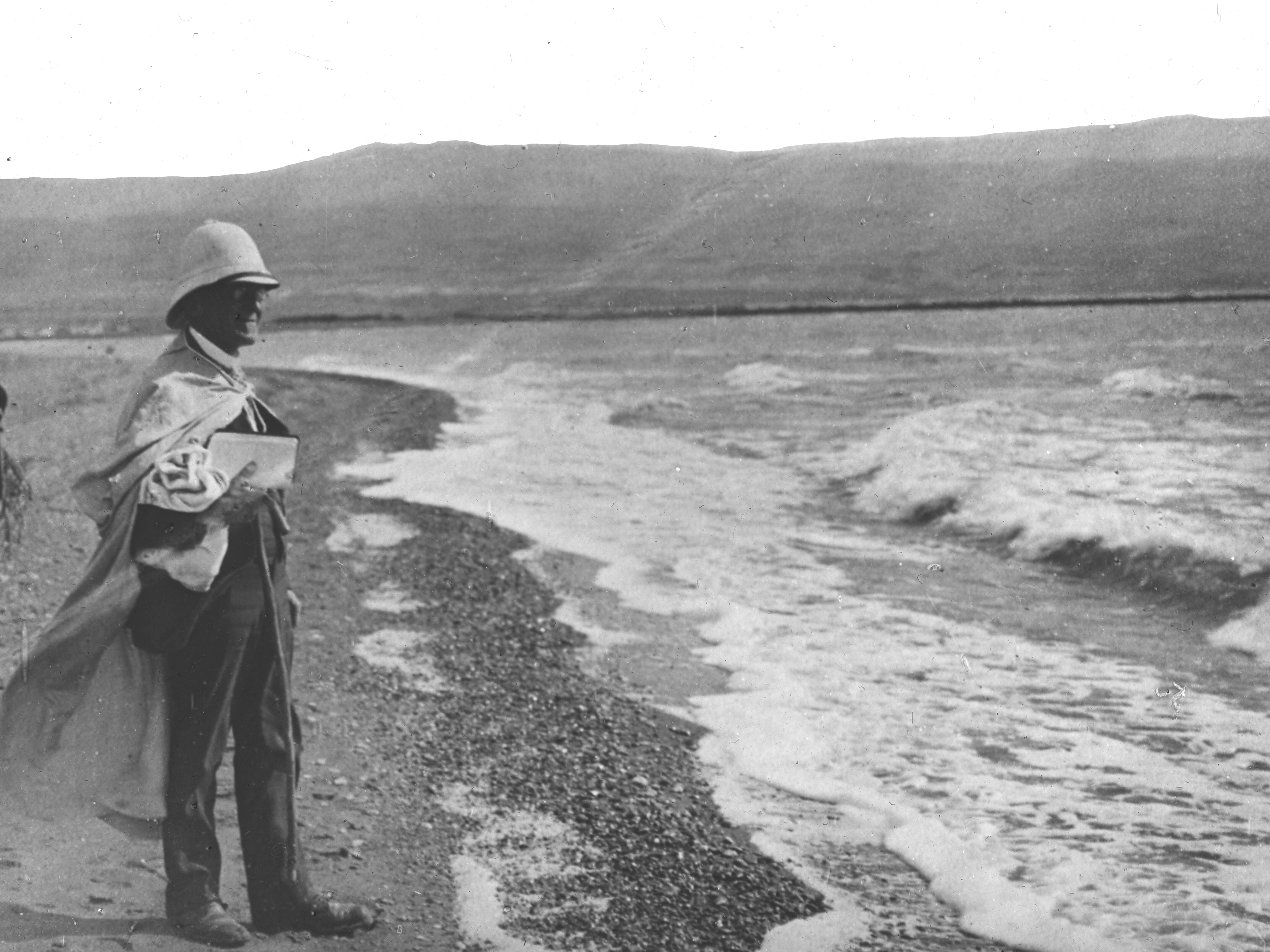 Gustaf Dalman am 19. November 1921, dem Tag der Probenahme, am Toten Meer – Foto: Verlag Dr. Franz Stoedtner, Berlin, Copyright: Gustaf-Dalman-Institut 