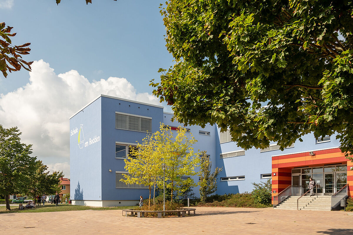 Schule am Bodden in Neuenkirchen (Gebäudeansicht außen)