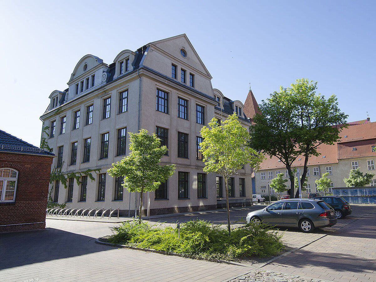 Blick auf das Historische Institut der Universität Greifswald