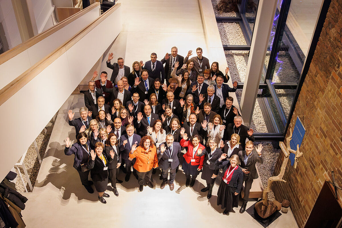 Gruppenfoto der Teilnehmenden am KreativEU-Treffen bei den Beratungen im Pommerschen Landesmuseum. 