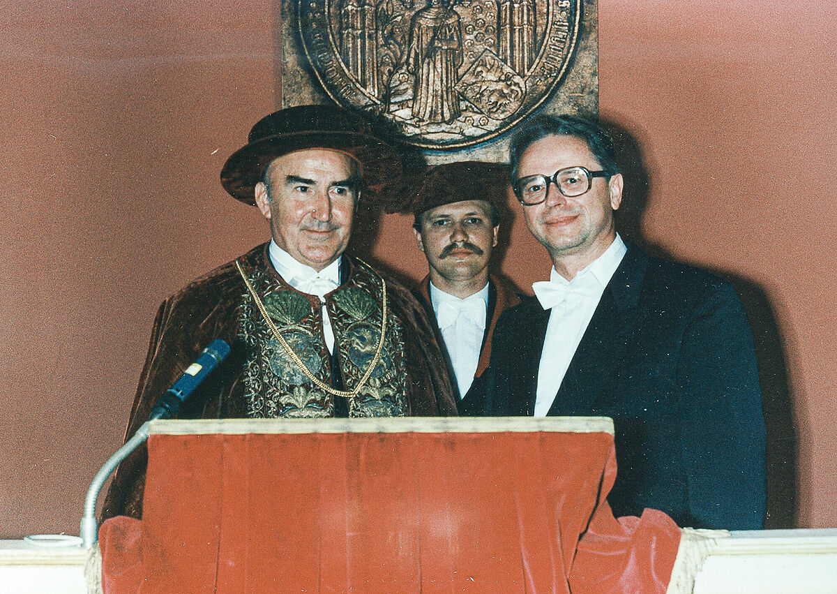 Investitur 1990 Prof. Zobel wird der erste Rektor nach dem Umbruch ©Archiv Investitur 1990 Prof. Zobel wird der erste Rektor nach dem Umbruch ©Archiv
