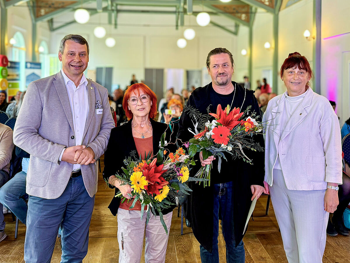 polenmARkT e.V. receives the Culture Award of the District of Vorpommern-Greifswald (from left: Head of the District Authority Michael Sack, Dr. Marek Fialek, Hedwig Golpon, Susanne Sacher).