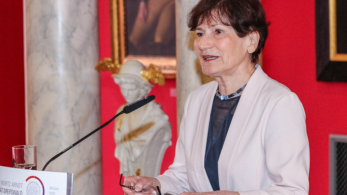 Prof. Dr. Anna Wolff-Powęska während ihres Vortrages in der Aula der Universität Greifswald - Foto: Hans-Werner Hausmann