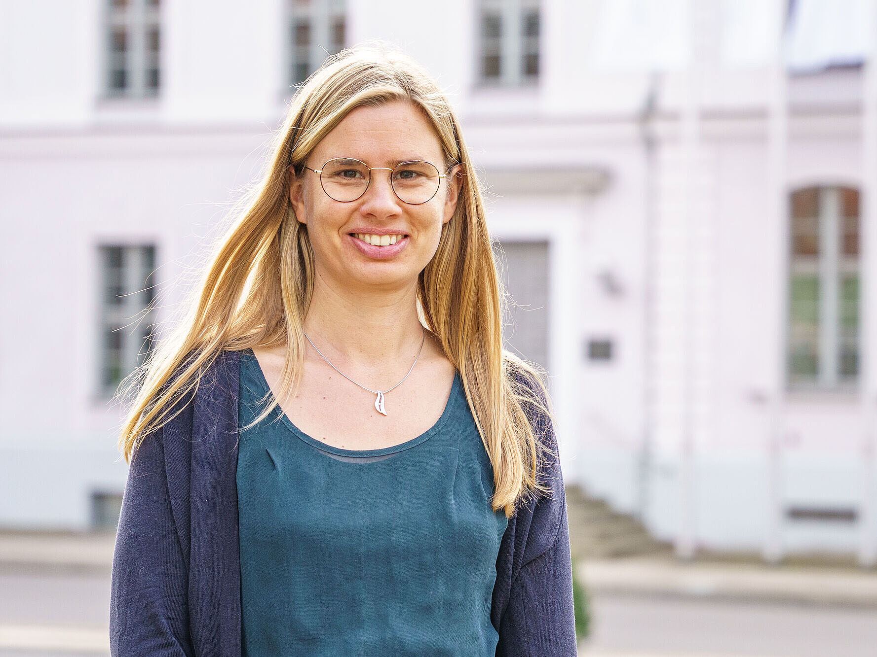 Dieses Bild zeigt Dr. Elisabeth Böker, die Leiterin der Stabsstelle Hochschulkommunikation.