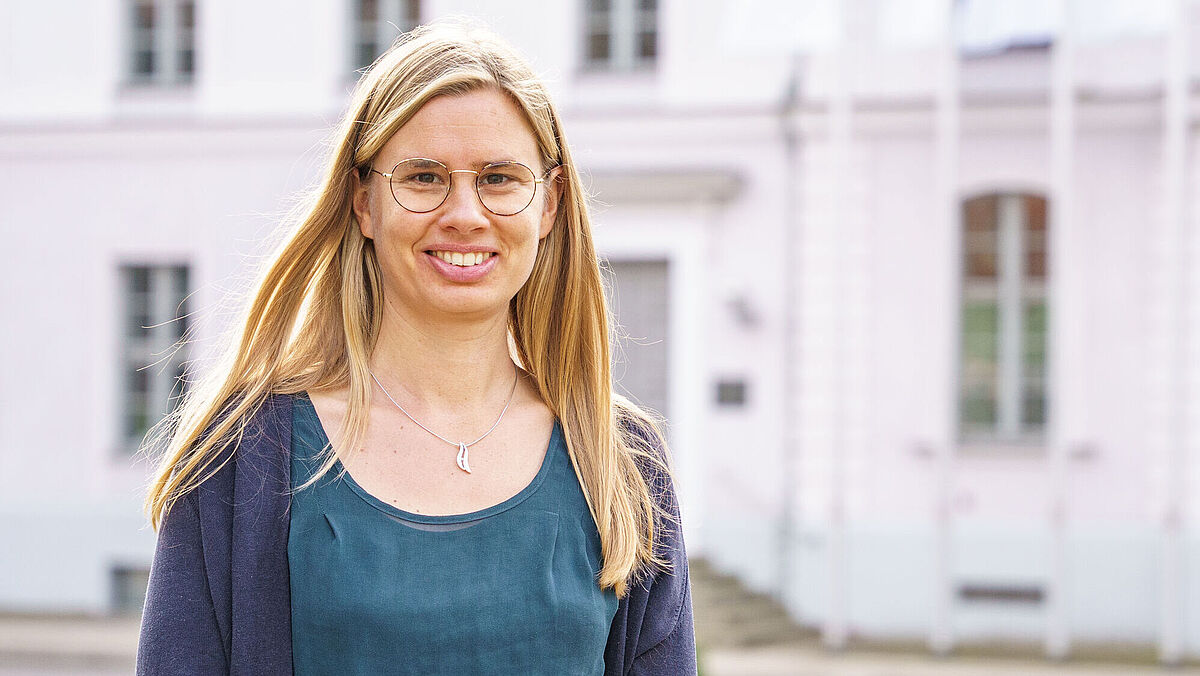 Porträt Dr. Elisabeth Böker Dieses Bild zeigt Dr. Elisabeth Böker, die Leiterin der Stabsstelle Hochschulkommunikation.