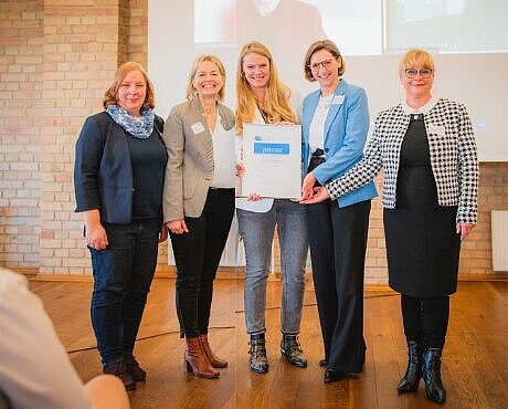 Teamfoto von "Aufstieg in Unternehmen"
